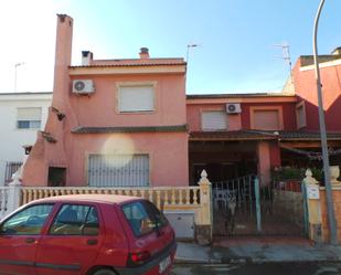 Vista exterior de Casa adosada en venda en Almoradí