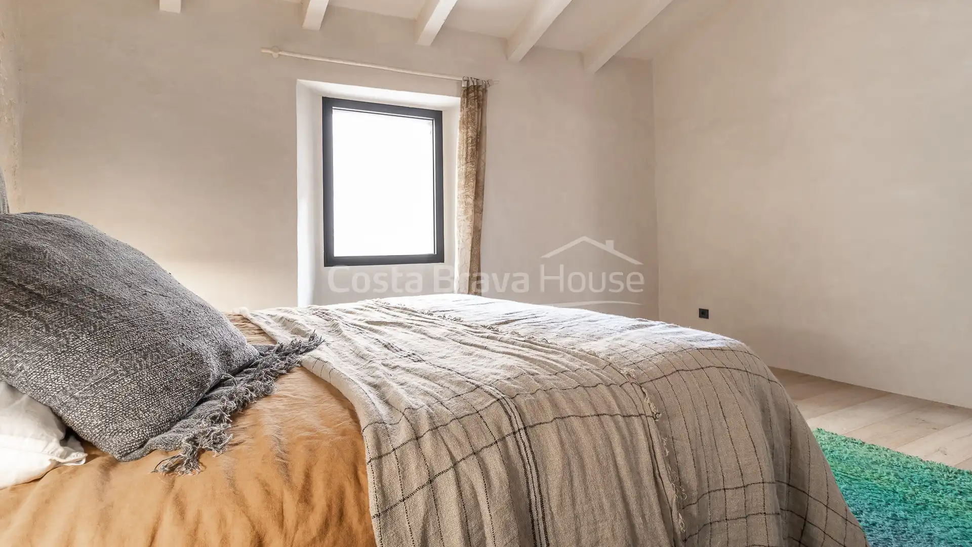 Schlafzimmer von Country house zum Verkauf in Ventalló mit Klimaanlage, Heizung und Privatgarten