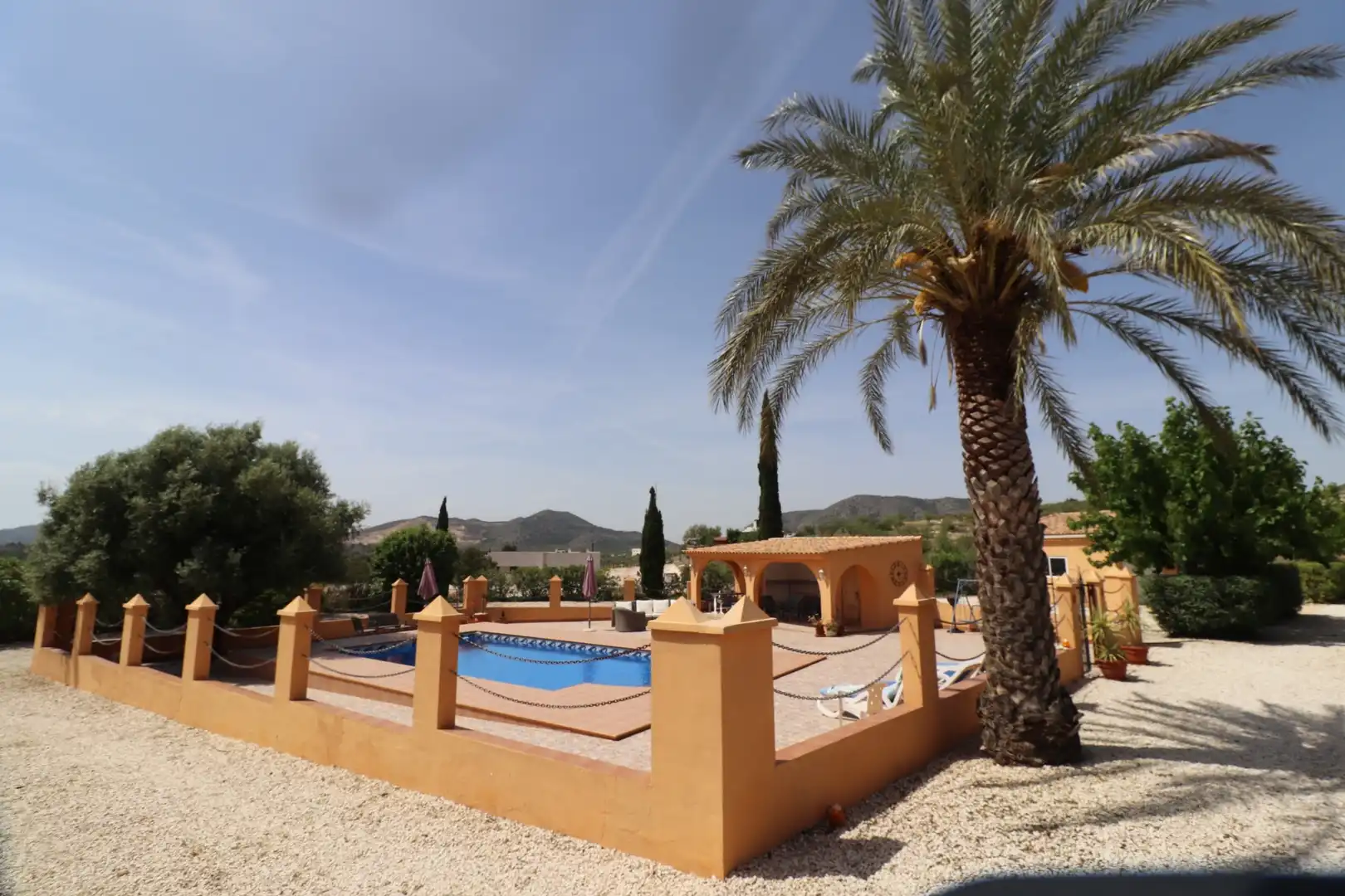 Casa rústica con jardín en venta en Hondón de las Nieves / El Fondó de les Neus, imagen 3