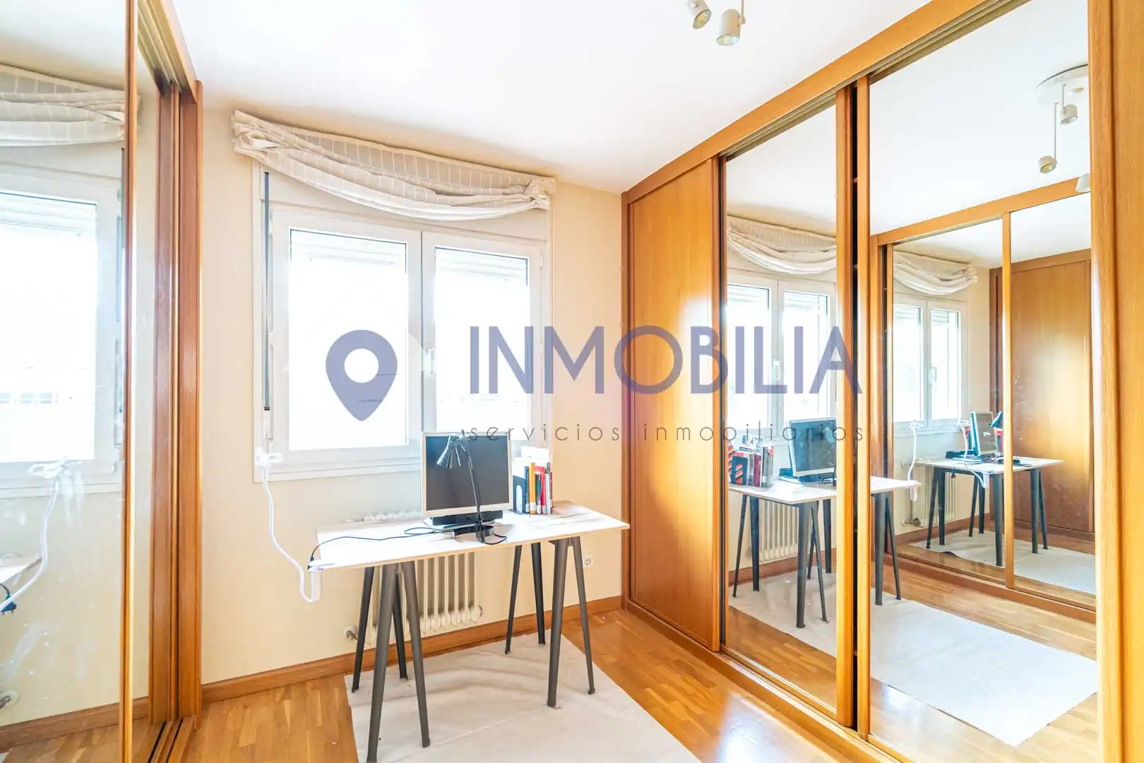 Habitación de Casa adosada en venta en Madrid con Aire acondicionado, Calefacción y Jardín privado