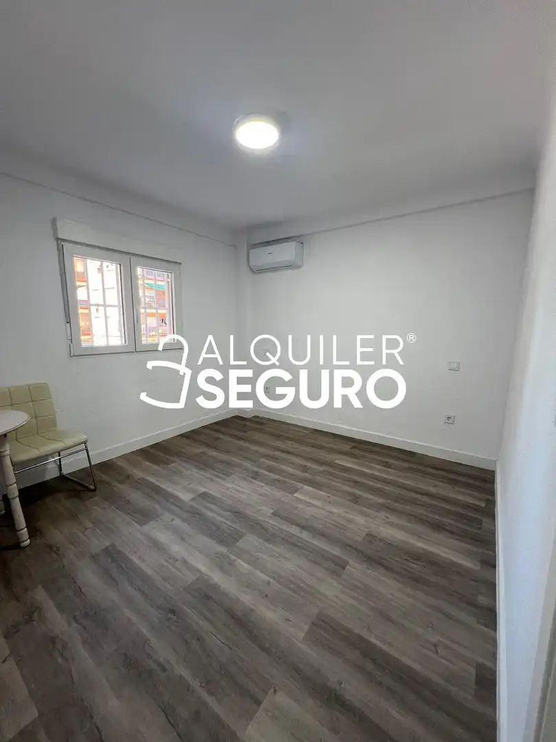 Bedroom of Flat for rent in Madrid  with Air Conditioner, Heating and Terrace
