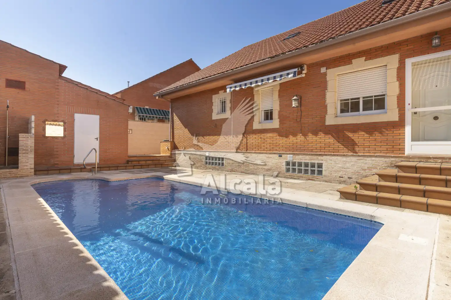 Piscina de Casa adosada en venta en Villalbilla con Aire acondicionado, Calefacción y Parquet