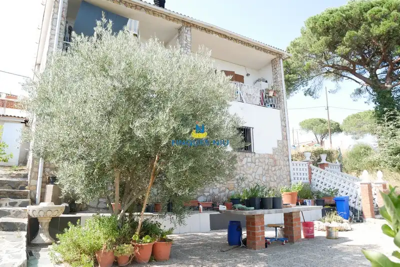 Casa amb jardí en venda a Avinguda Arbres 165, imagen 2