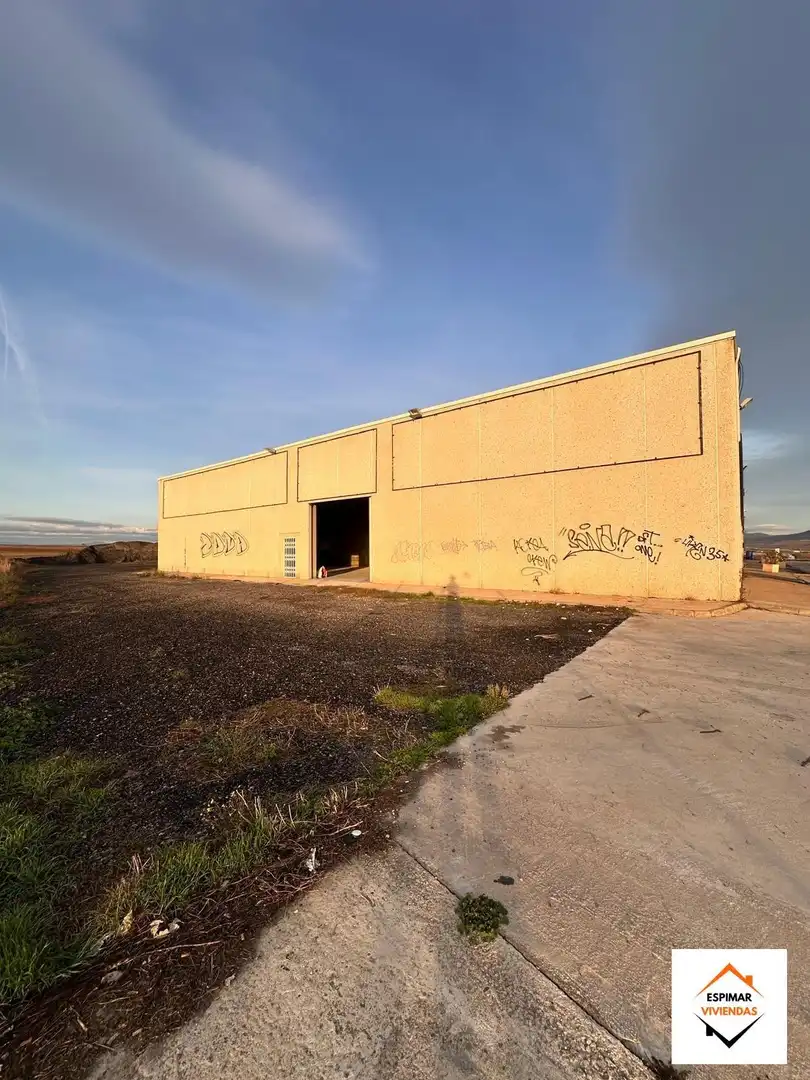 Vista exterior de Nave industrial en venta en Ademuz