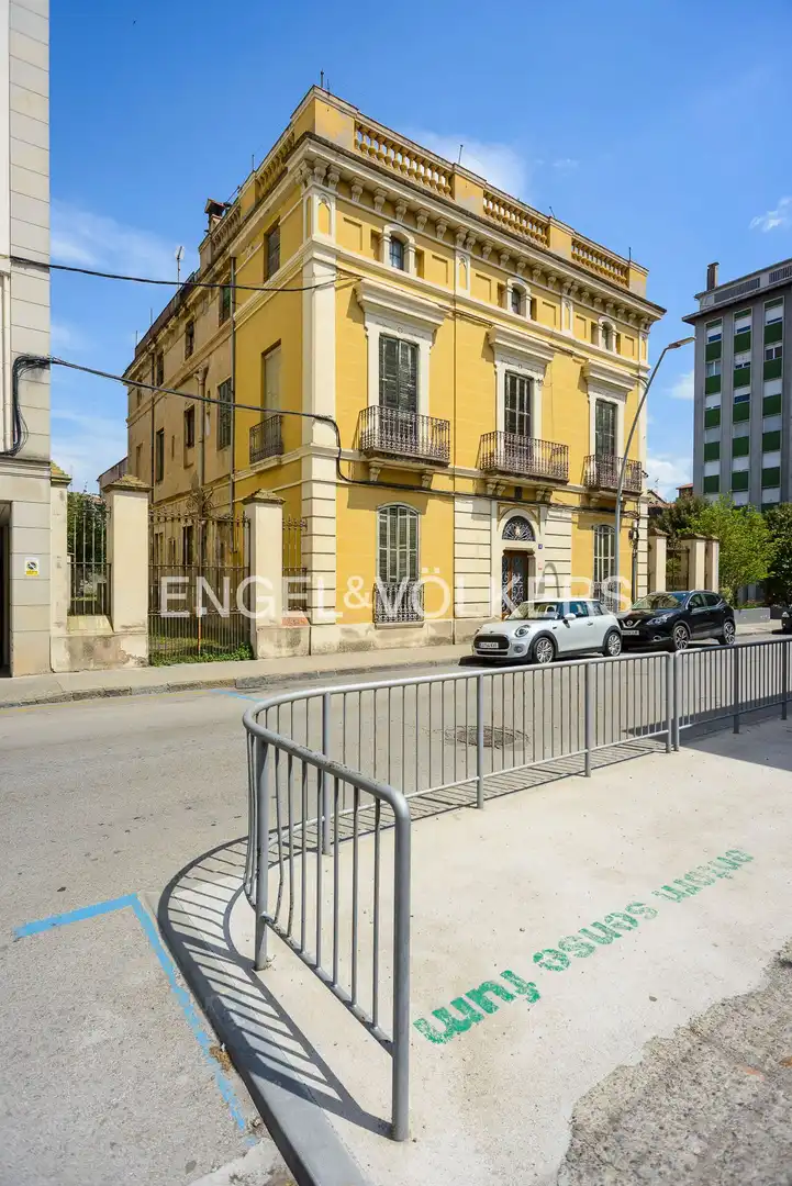 Vista exterior de Casa o chalet en venta en Olot con Calefacción, Jardín privado y Terraza