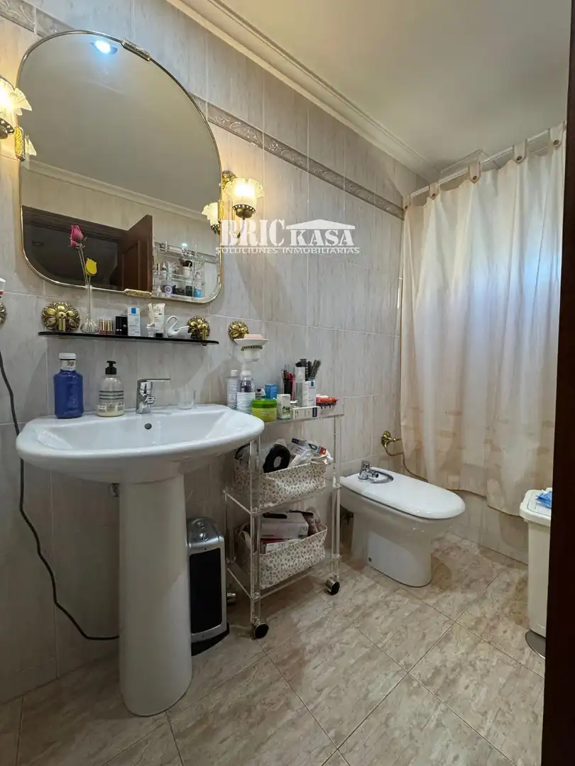 Badezimmer von Dachboden zum Verkauf in Cáceres mit Heizung und Terrasse