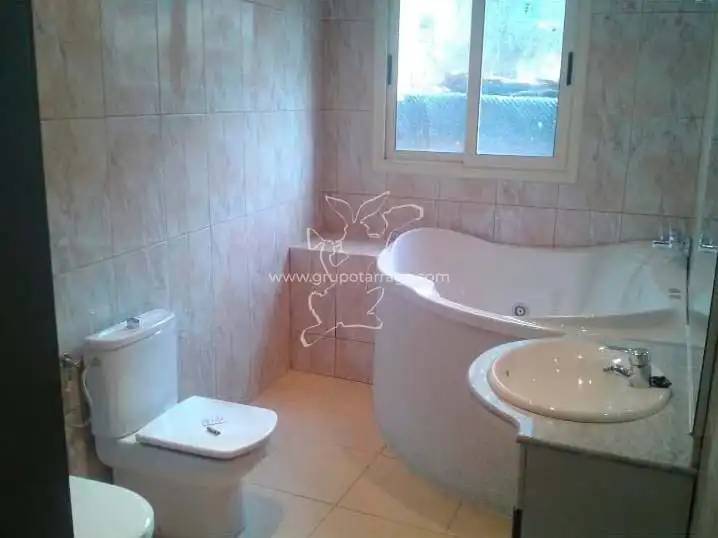 Bany de Casa o xalet en venda en Lloret de Mar amb Jardí privat, Terrassa i Balcó