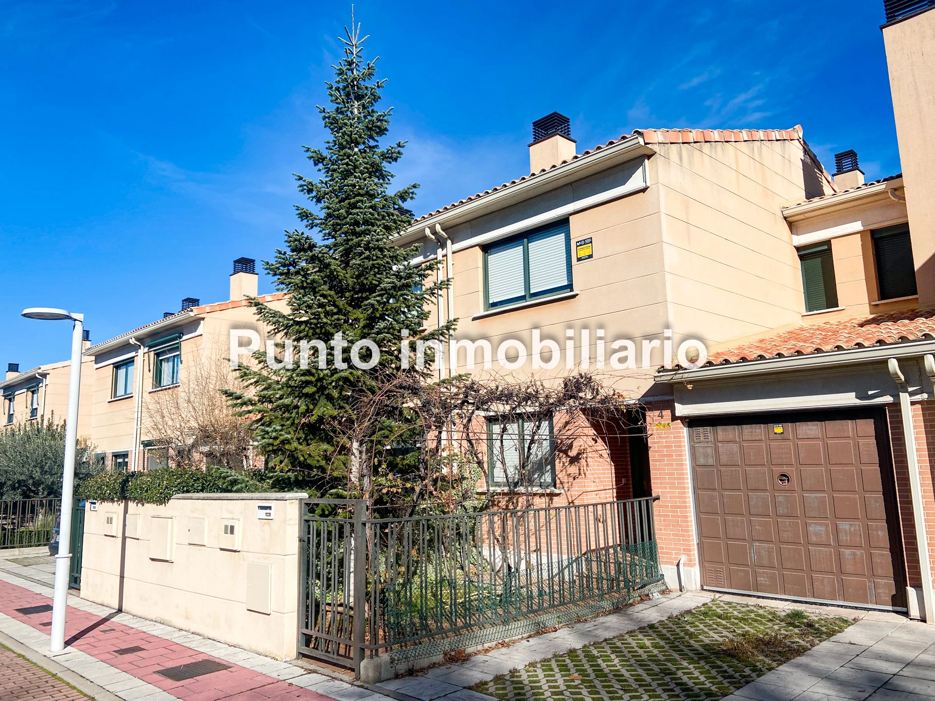 Exterior view of Single-family semi-detached for sale in Valladolid Capital  with Heating, Private garden and Parquet flooring