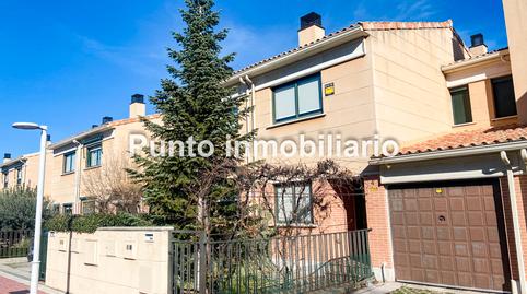 Foto 2 de Casa adosada en venda a Calle Tokio, Las Villas - Valparaiso - El Peral, Valladolid