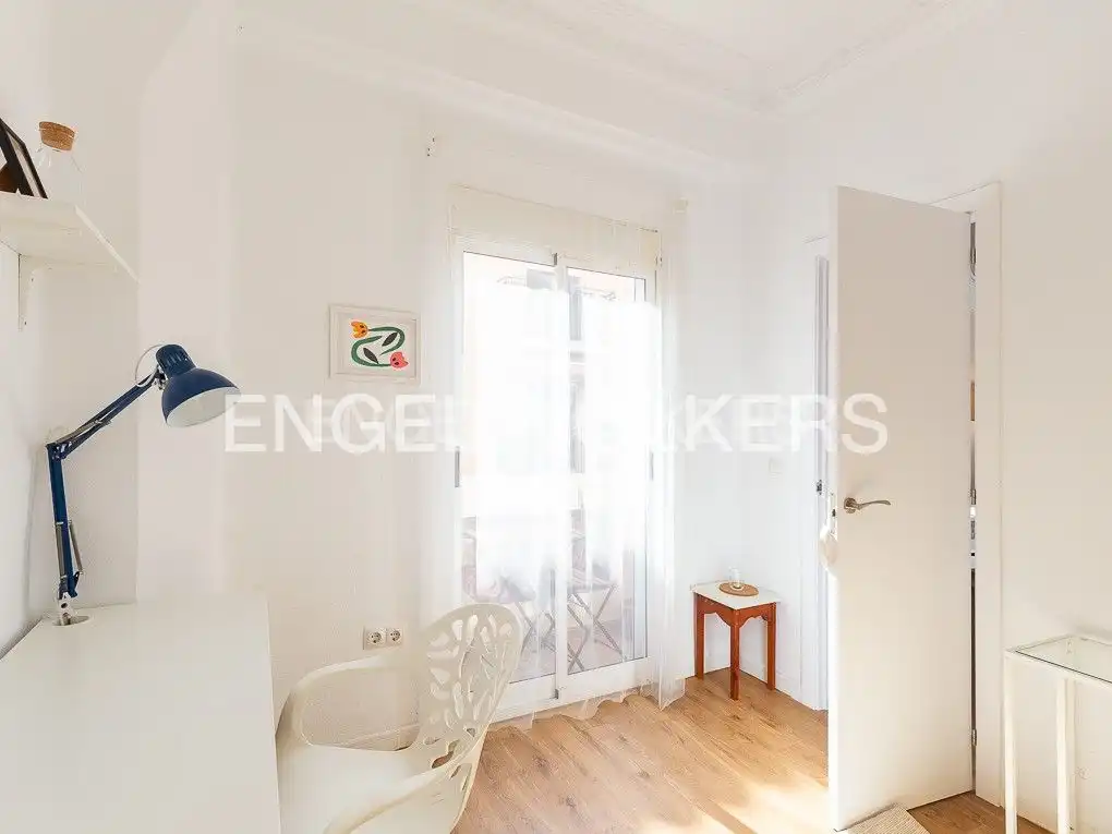 Dormitori de Apartament de lloguer en Valencia amb Aire condicionat, Calefacció i Moblat