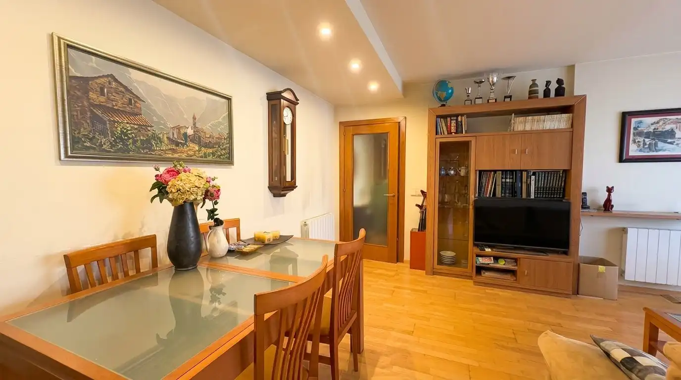 Comedor de Piso en venta en Girona con Aire acondicionado, Calefacción y Balcón