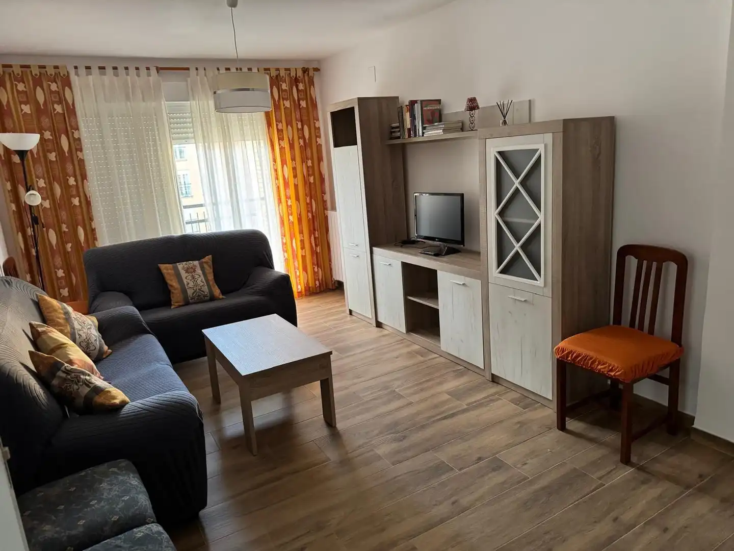 Living room of Flat for rent in Granada  with Heating, Terrace and Furnished
