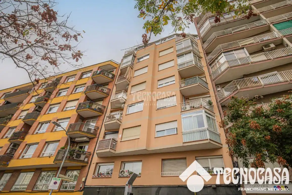 Vista exterior de Piso en venta en Barcelona