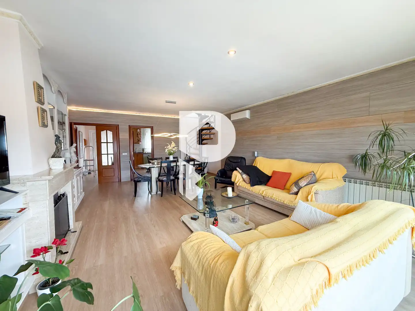 Sala de estar de Casa o chalet en venta en Esparreguera con Aire acondicionado, Calefacción y Terraza