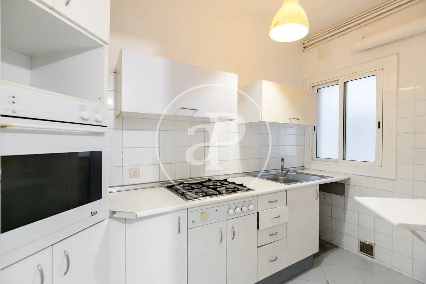 Cocina de Piso en venta en Barcelona con Calefacción, Terraza y Balcón