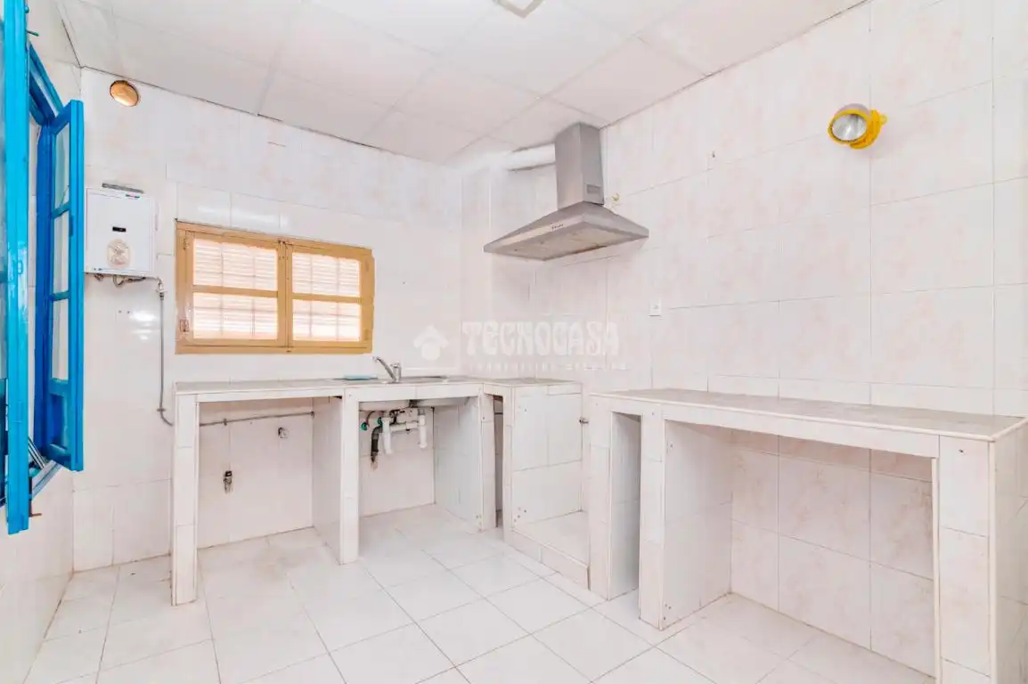 Cocina de Casa adosada en venta en Loja con Aire acondicionado, Calefacción y Jardín privado
