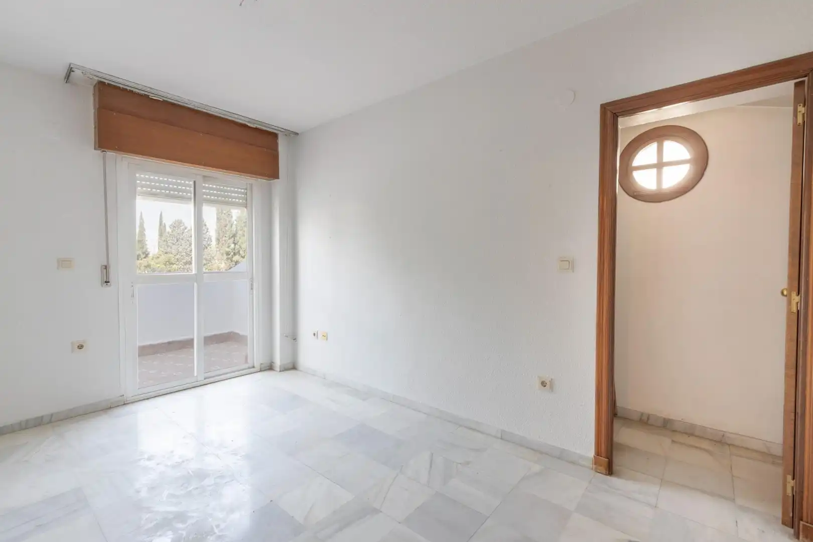 Habitación de Casa adosada en venta en Granada con Calefacción, Terraza y Trastero