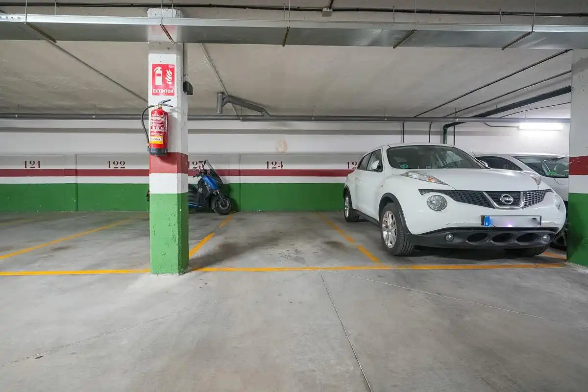 Parking of Flat for rent in Madrid  with Air Conditioner, Heating and Terrace
