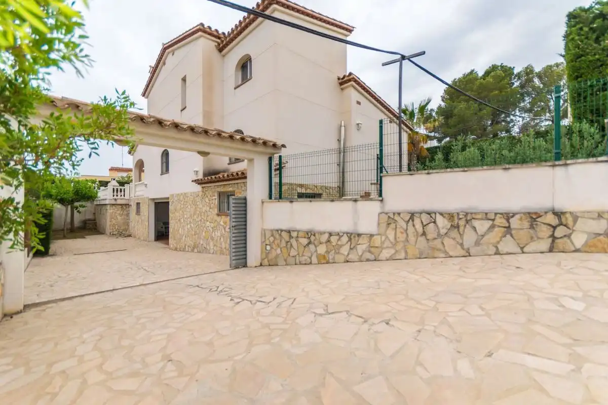 Vista exterior de Casa o chalet en venta en L'Ampolla con Aire acondicionado, Jardín privado y Terraza