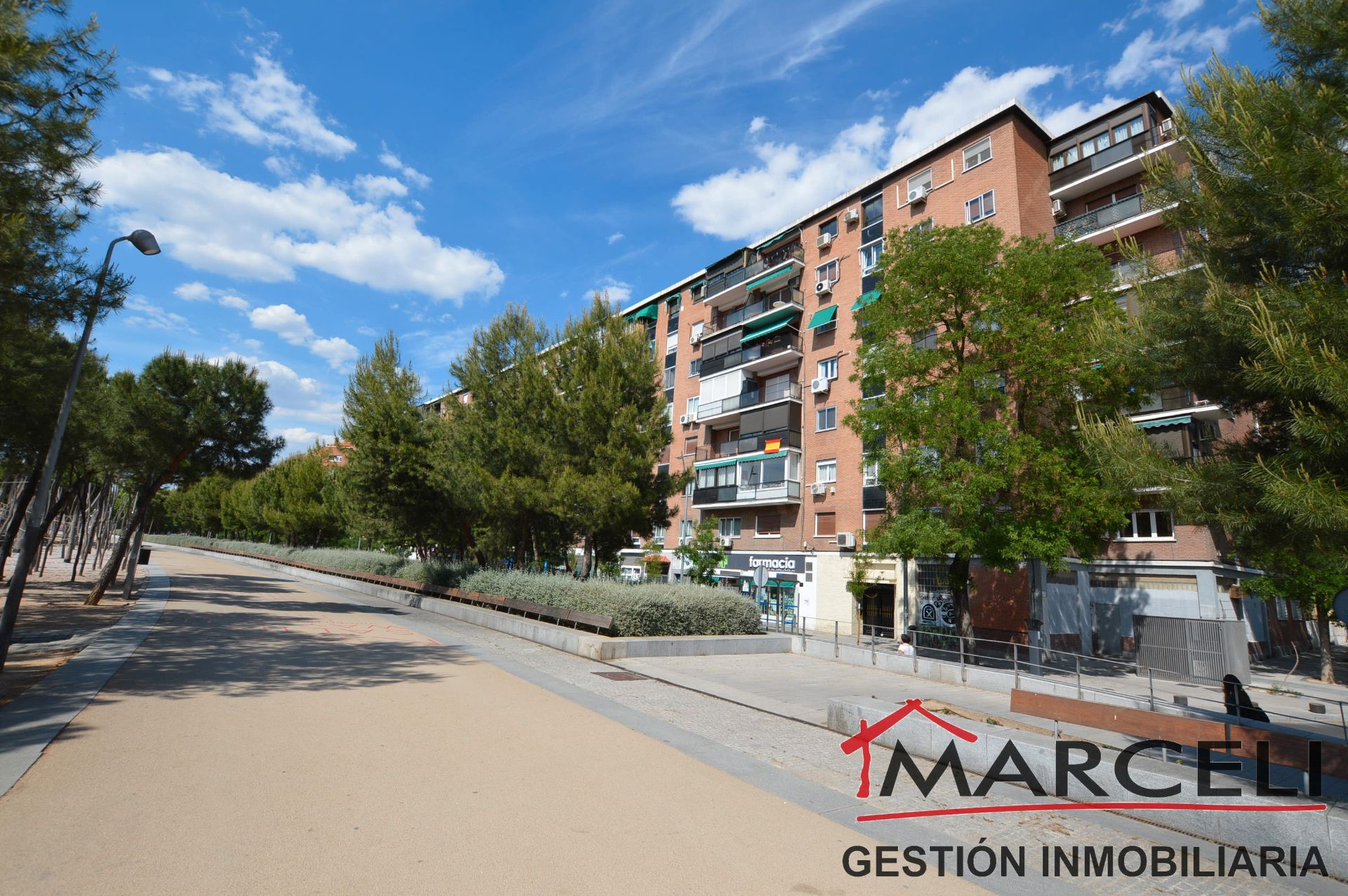 Vista exterior de Piso en venta en  Madrid Capital con Calefacción y Terraza
