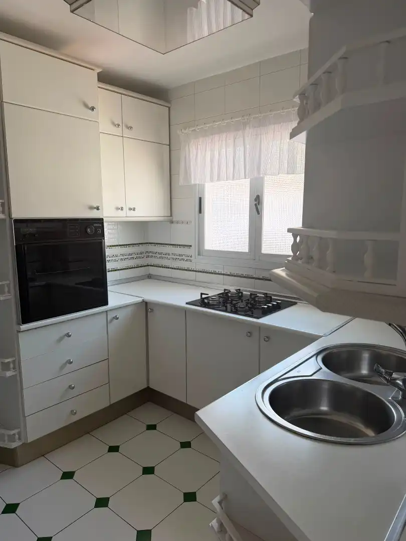 Cuina de Àtic de lloguer en Granada amb Terrassa, Forn i Rentadora