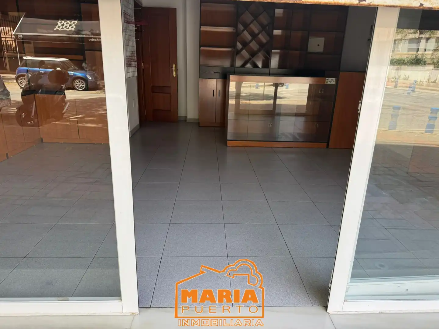 Local en venta en El Cónsul - Ciudad Universitaria - El Romeral