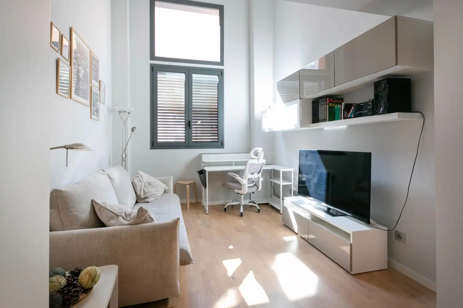 Living room of Duplexes for sale in Barcelona  with Parquet flooring, Furnished and Community pool