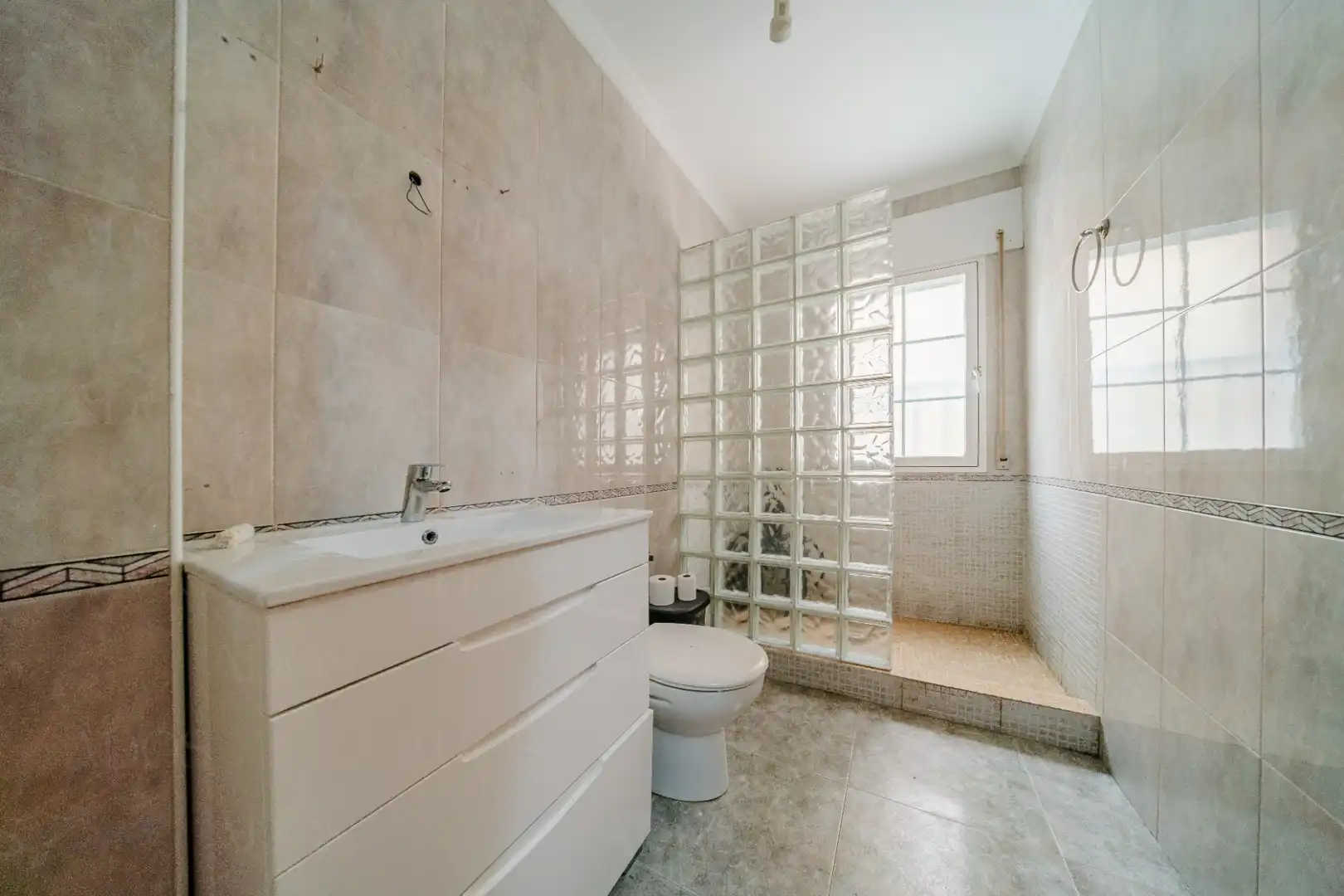 Baño de Piso en venta en Roquetas de Mar con Aire acondicionado