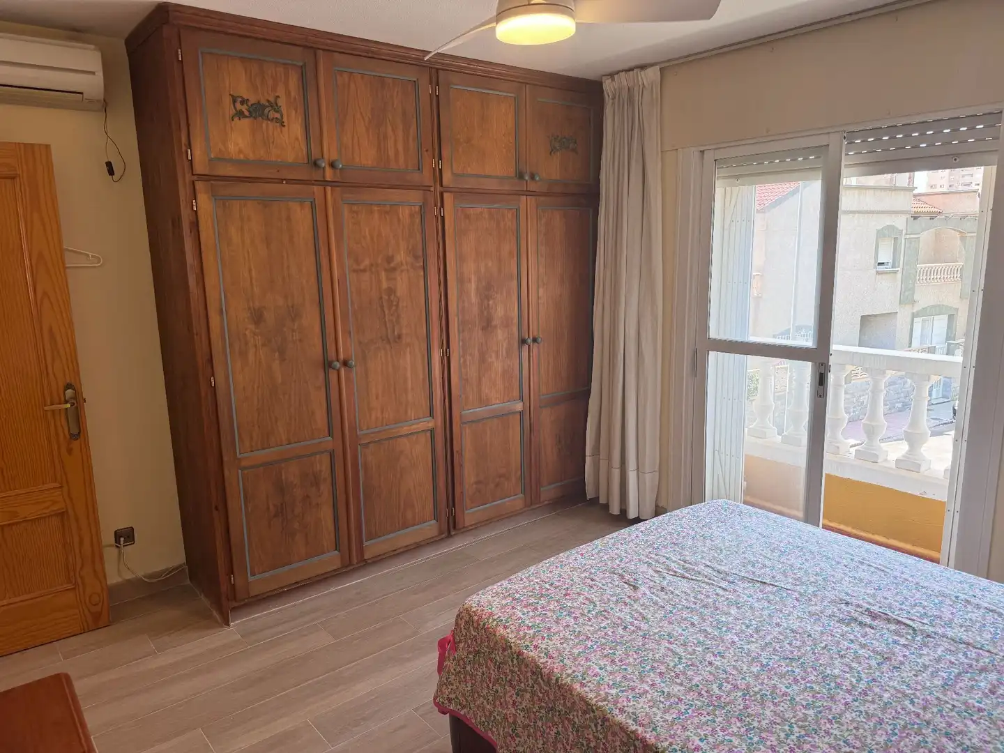 Schlafzimmer von Einfamilien-Reihenhaus zum Verkauf in Roquetas de Mar mit Klimaanlage