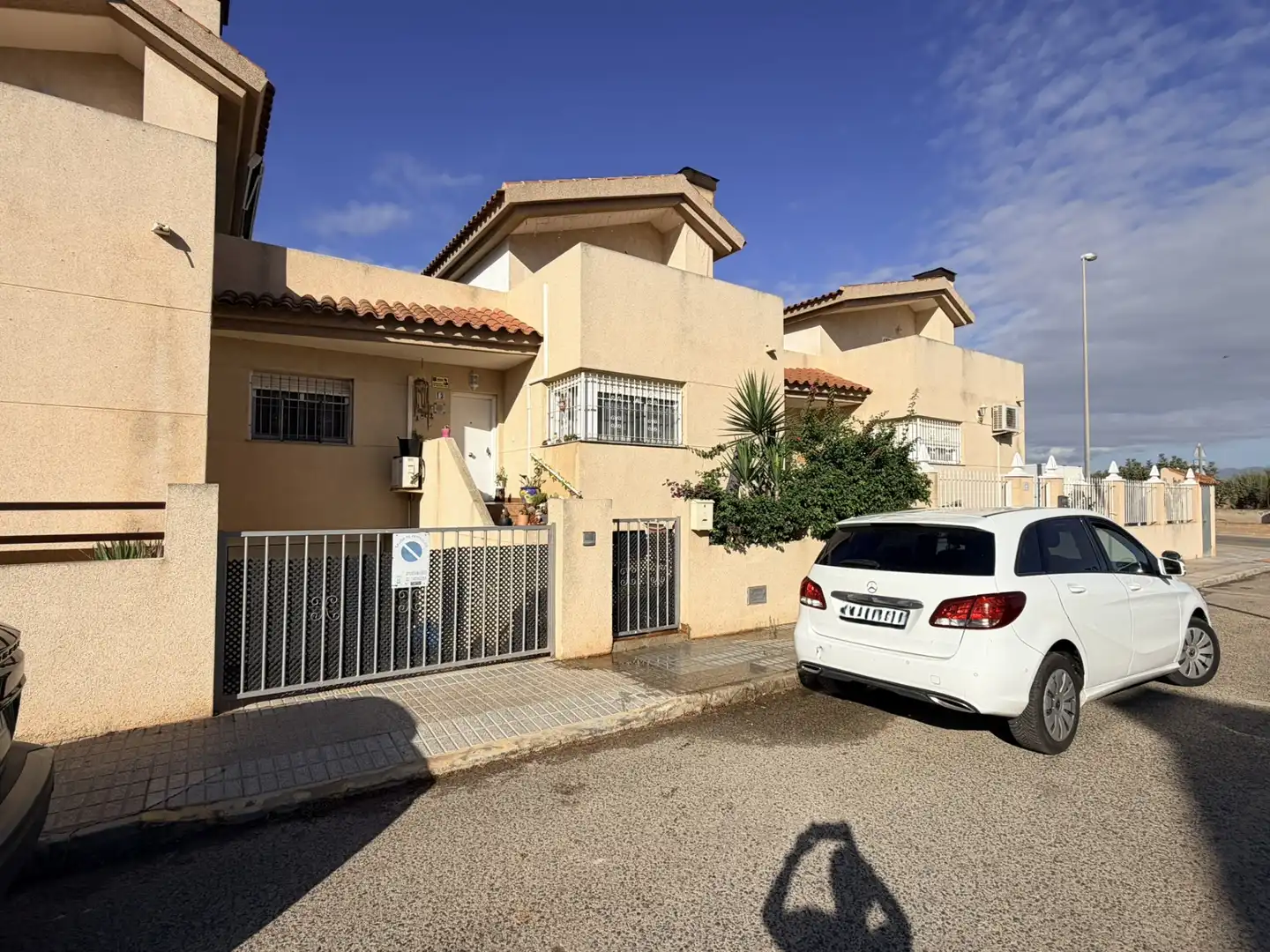 Vista exterior de Casa o xalet en venda en Cartagena amb Aire condicionat, Jardí privat i Terrassa