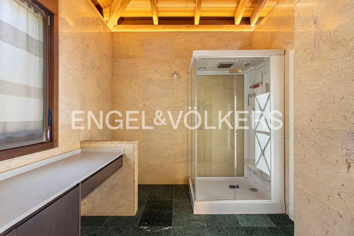 Bathroom of Houses for sale in Gijón   with Air Conditioner, Heating and Private garden
