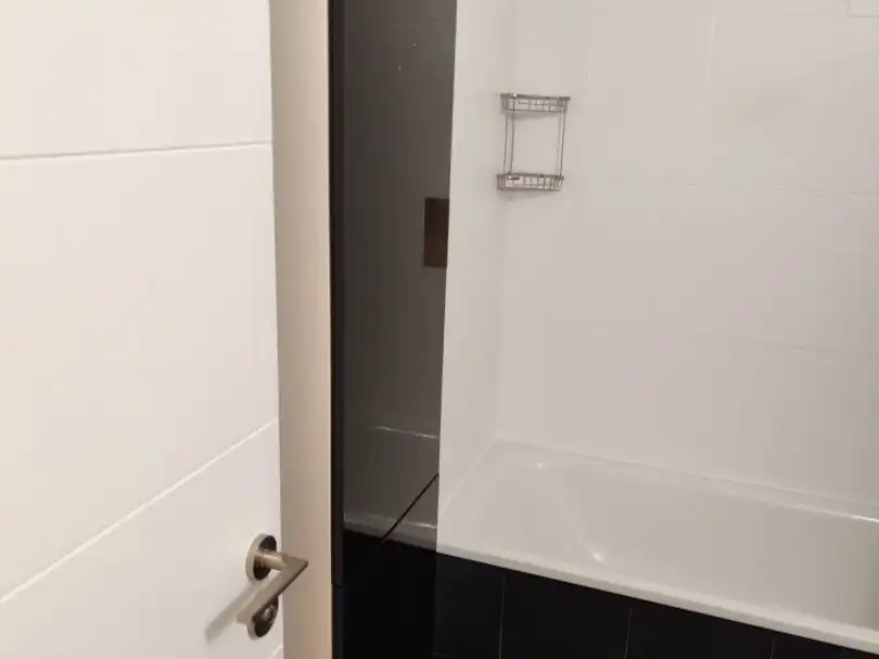 Bathroom of Flat for rent in Madrid  with Air Conditioner, Heating and Private garden