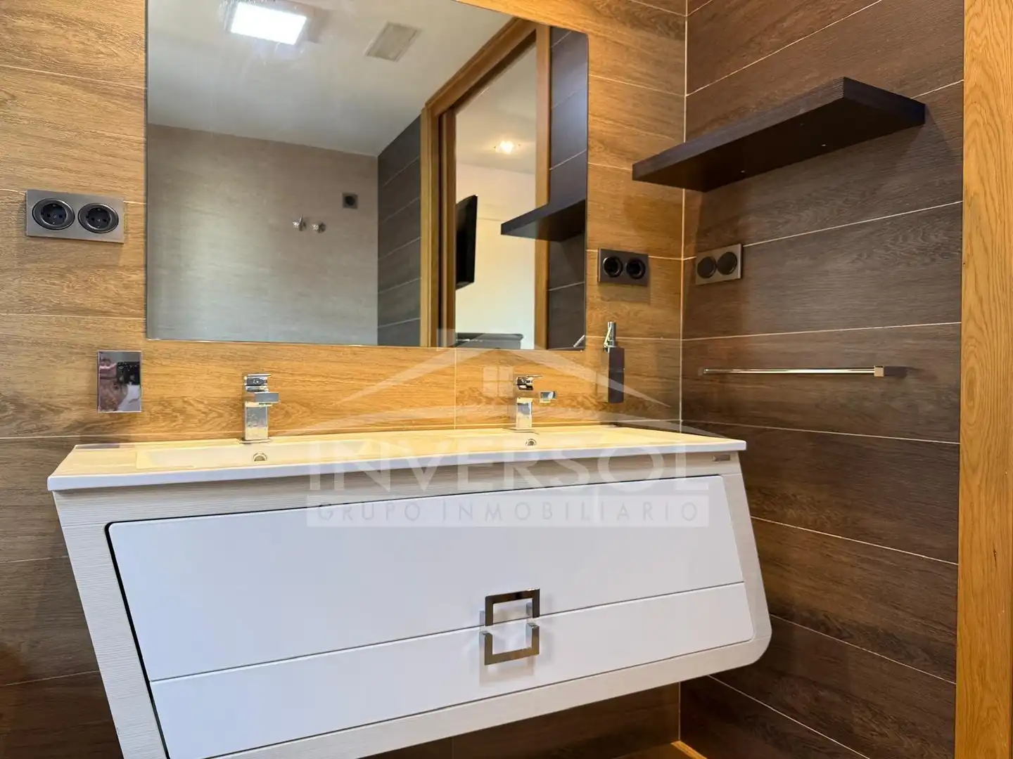 Bathroom of Flat for sale in Adra  with Air Conditioner, Heating and Furnished