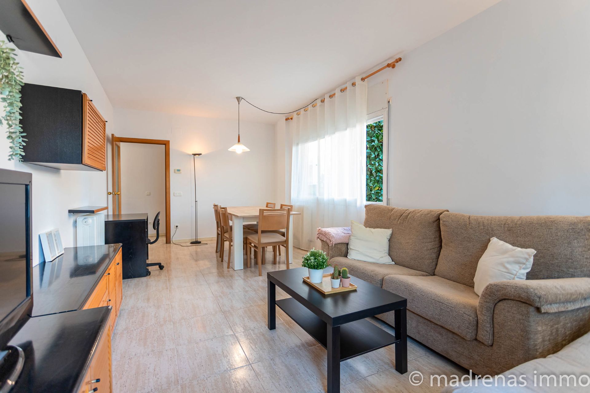 Living room of Flat for sale in Girona Capital  with Heating, Furnished and Oven