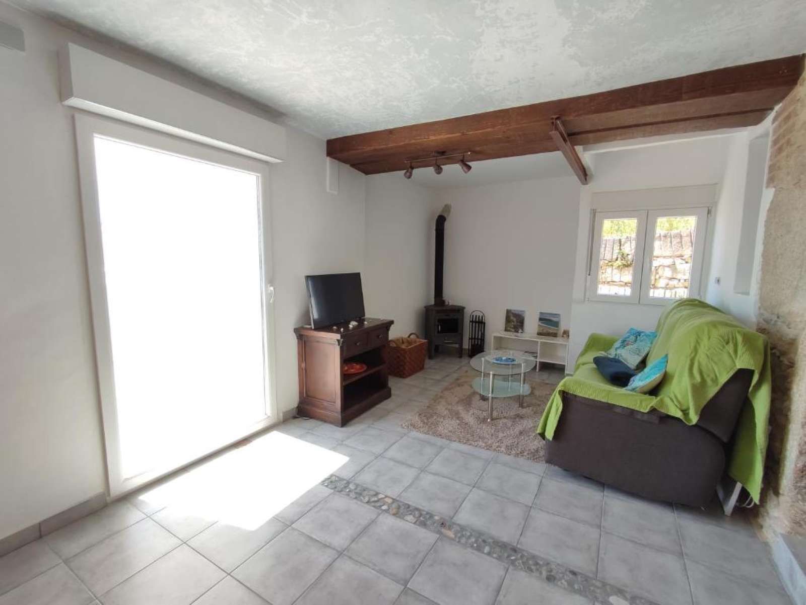 Sala de estar de Apartamento para compartir en Oia con Aire acondicionado, Terraza y Amueblado
