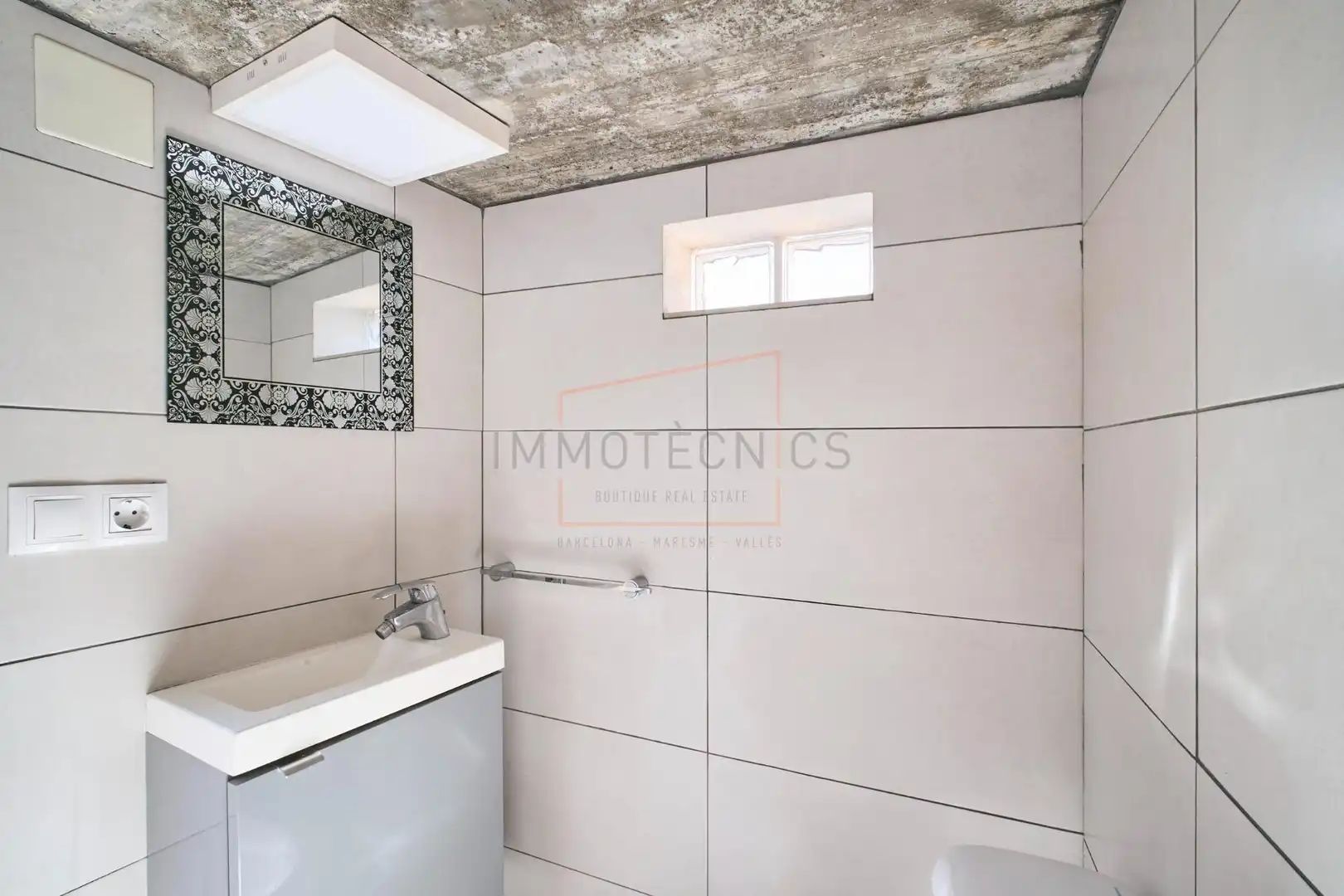 Bany de Casa o xalet en venda en Vilanova del Vallès amb Jardí privat, Terrassa i Piscina