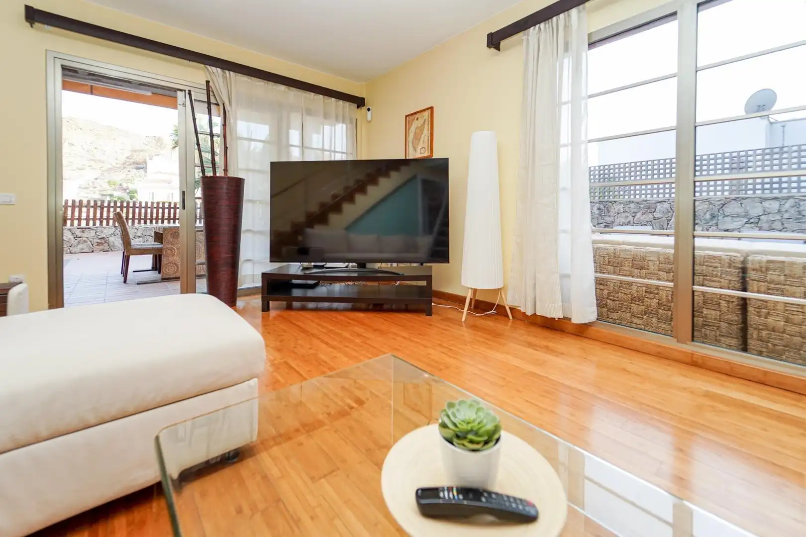 Sala d'estar de Casa o xalet en venda en Mogán amb Aire condicionat, Jardí privat i Terrassa