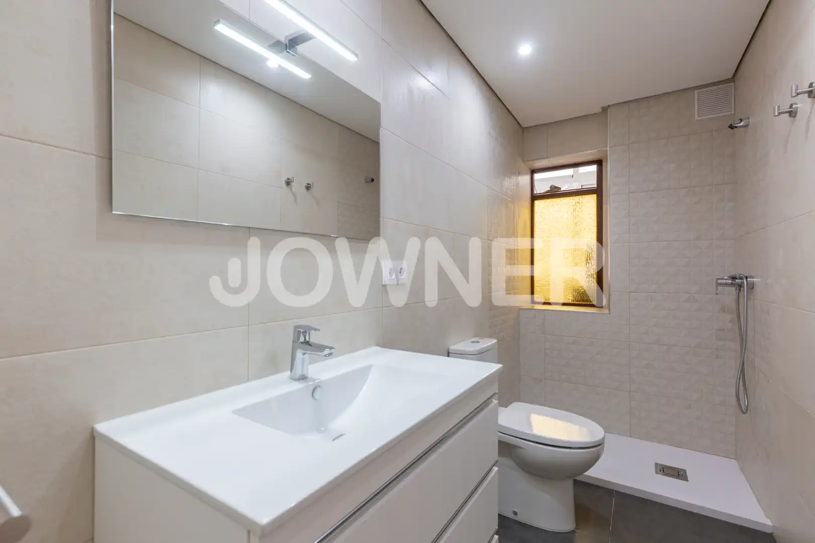Baño de Piso de alquiler en Madrid con Calefacción y Lavadora
