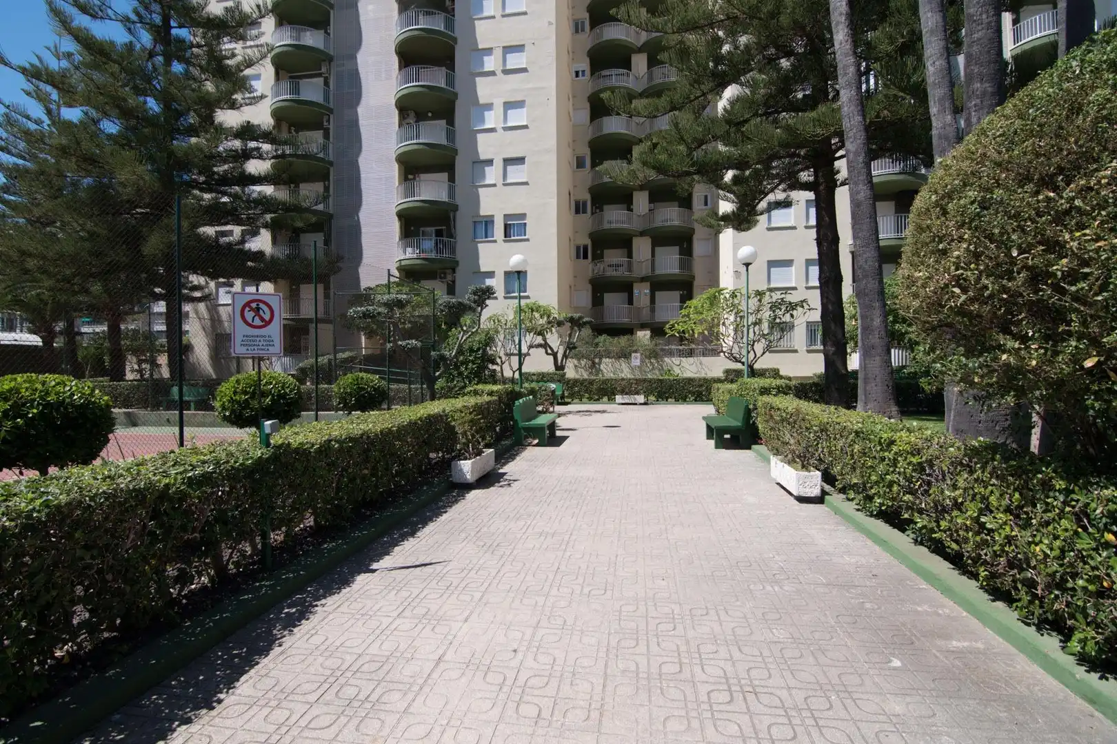 Außenansicht von Wohnungen zum Verkauf in Gandia mit Klimaanlage, Privatgarten und Terrasse