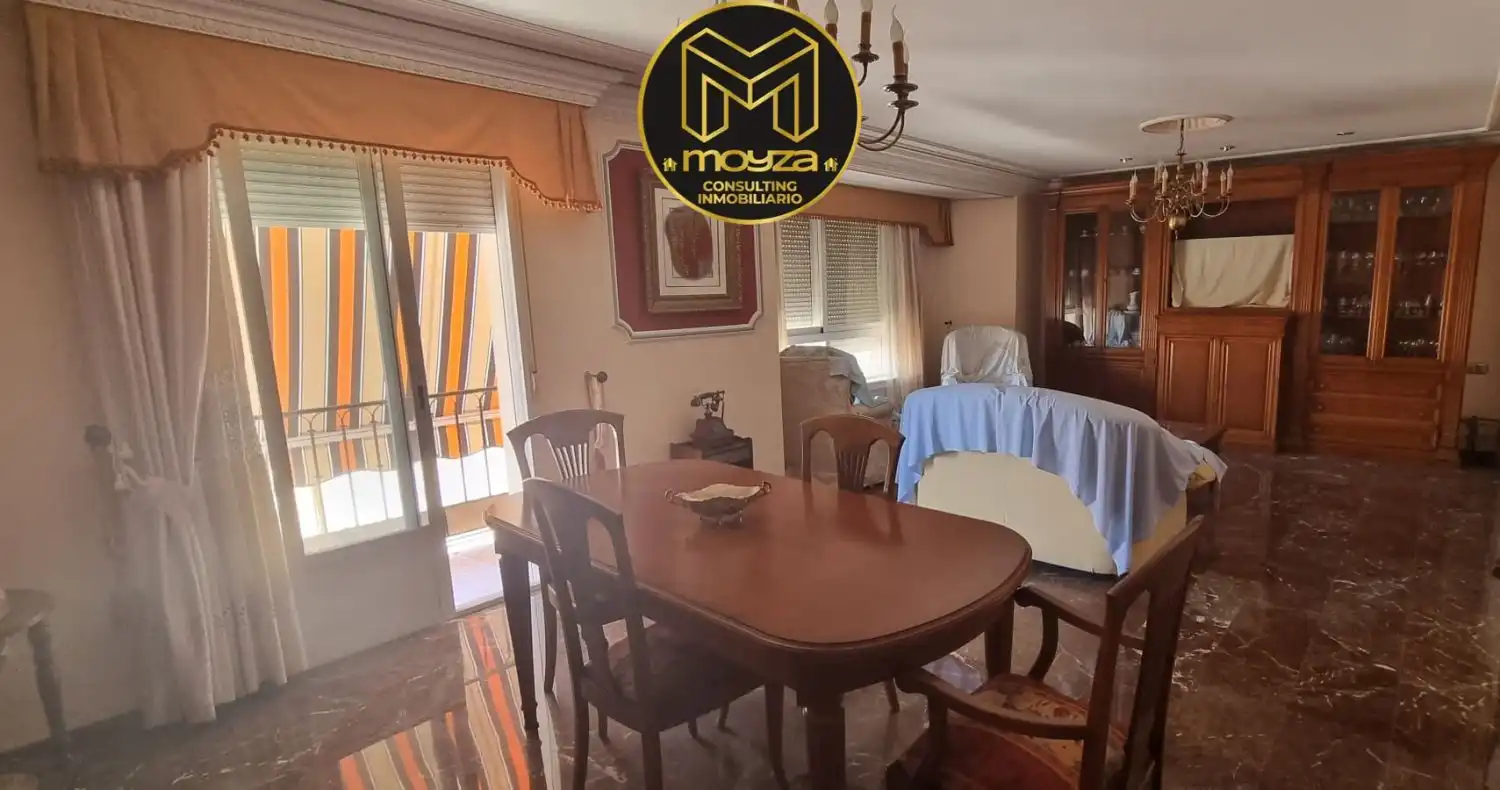 Piso con terraza en venta en Martos