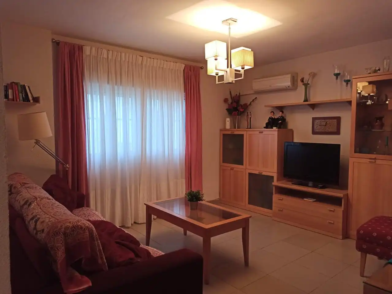 Living room of Flat for rent in Sevilla  with Air Conditioner and Furnished
