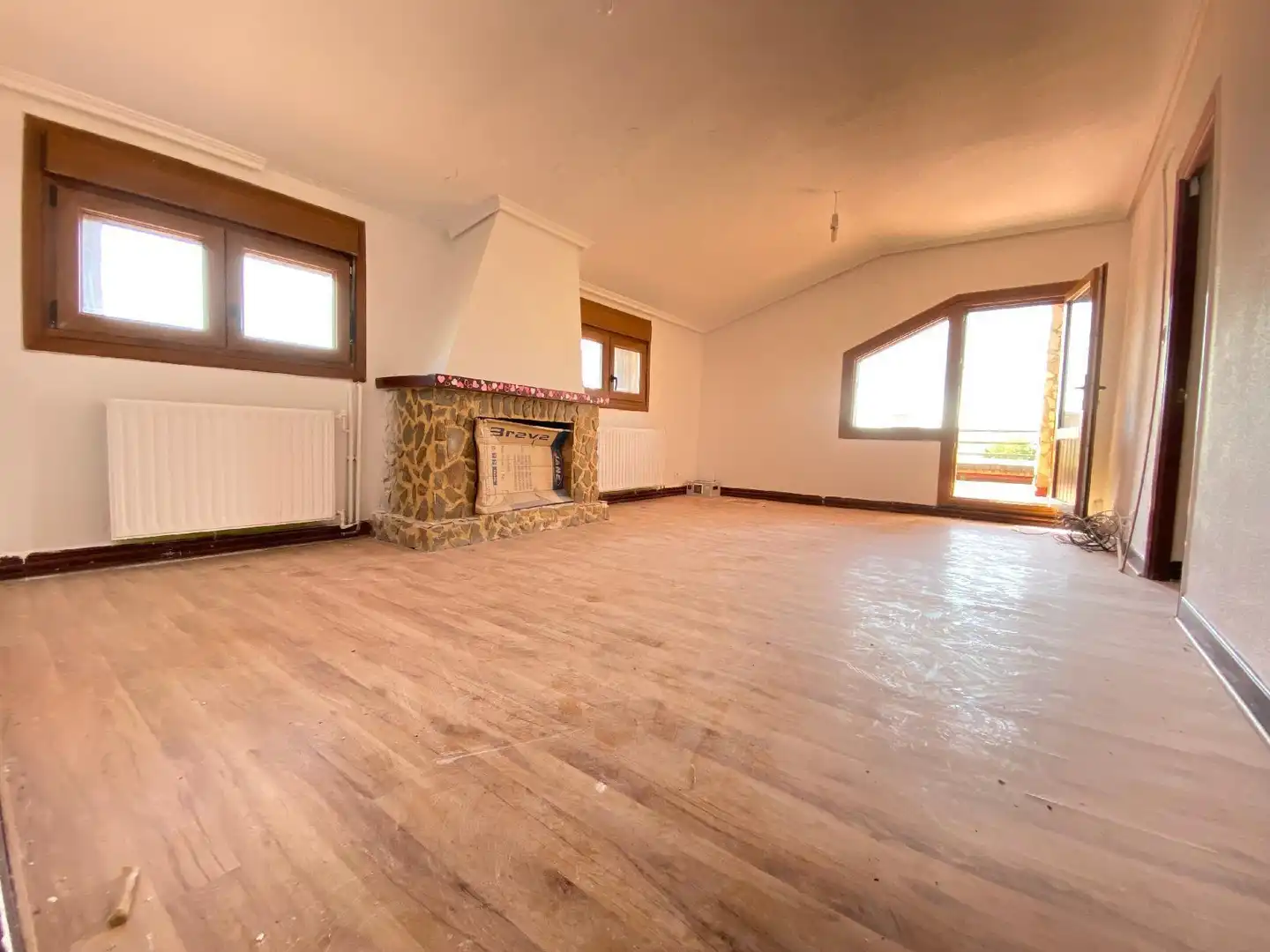 Sala d'estar de Casa o xalet en venda en Condado de Treviño amb Jardí privat, Terrassa i Traster