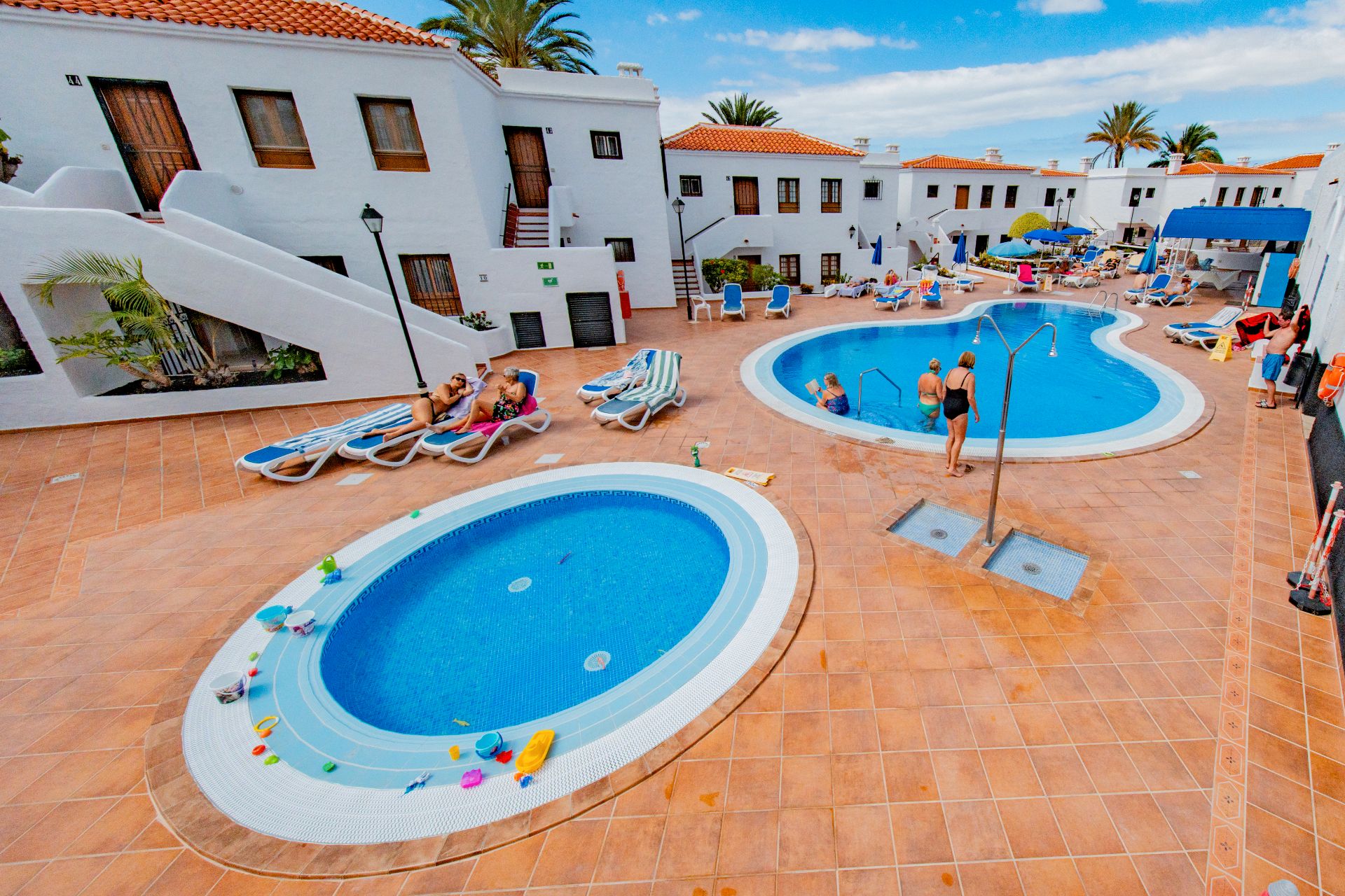 Vista exterior de Estudi en venda en Arona amb Jardí privat i Piscina