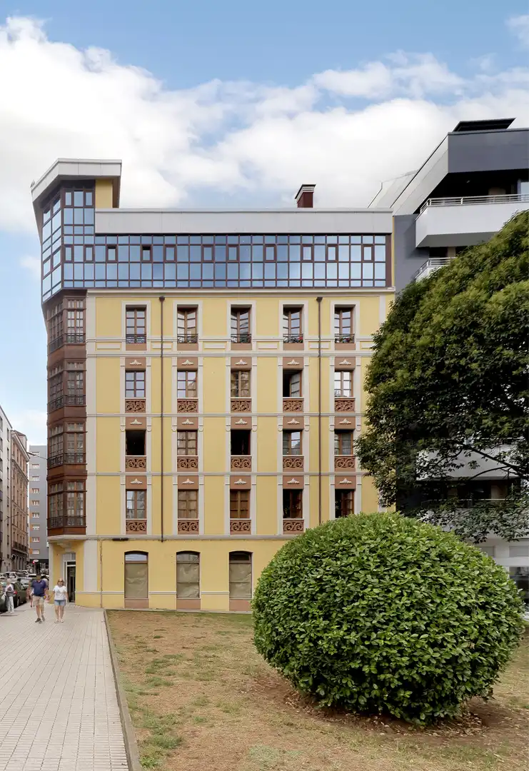 Vista exterior de Pis en venda en Gijón  amb Calefacció, Parquet i Traster