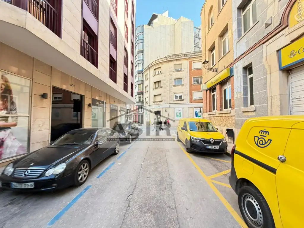 Vista exterior de Local en venta en Alzira