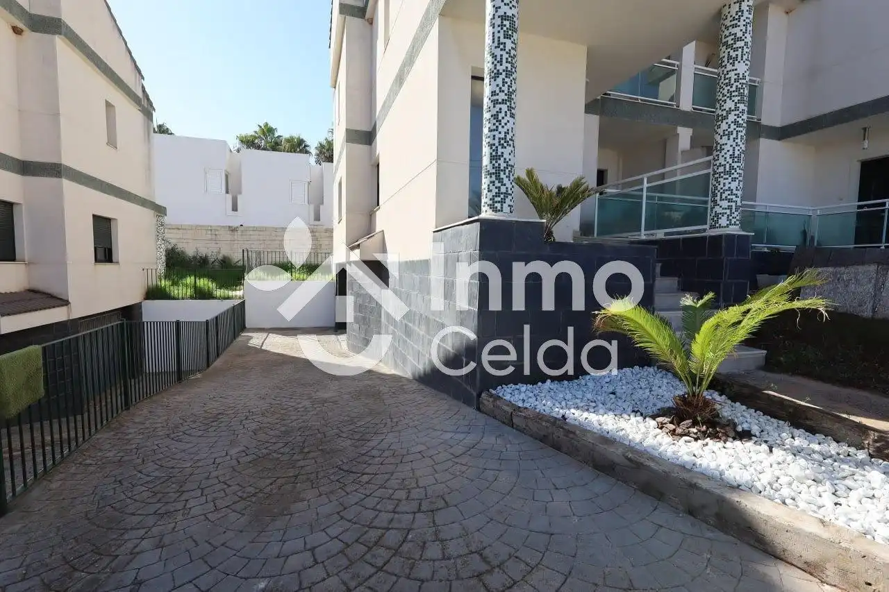 Vista exterior de Casa adosada en venta en Chiva con Aire acondicionado, Calefacción y Terraza