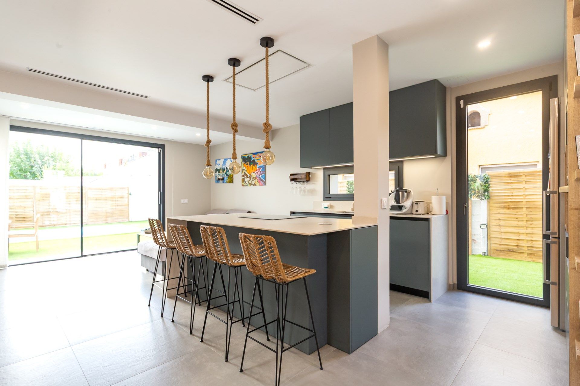 Cuina de Casa o xalet en venda en Sant Cugat del Vallès amb Aire condicionat, Calefacció i Terrassa
