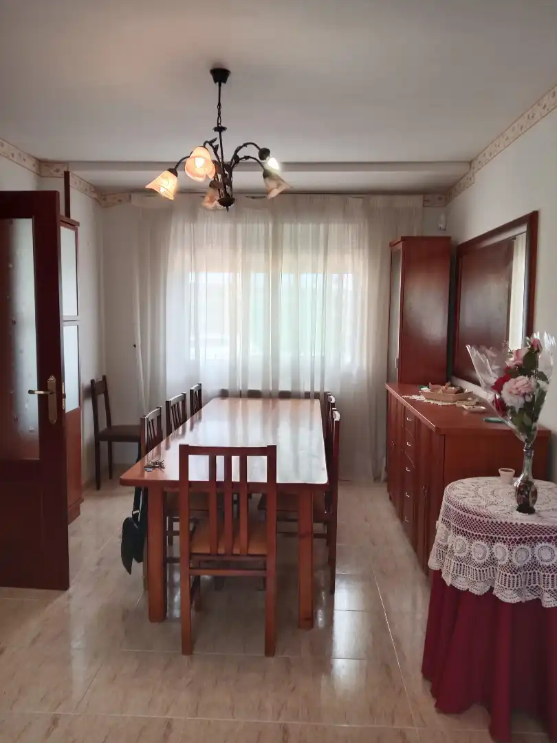 Esszimmer von Einfamilien-Reihenhaus zum Verkauf in Venialbo mit Heizung, Privatgarten und Balkon