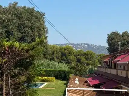 Vista exterior de Pis en venda en Sant Feliu de Guíxols amb Aire condicionat, Piscina i Balcó