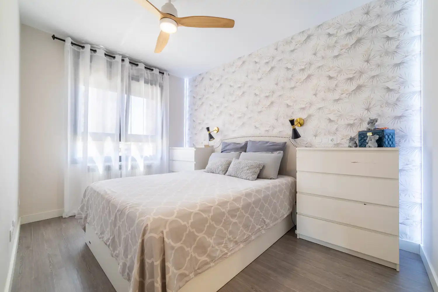 Bedroom of Flat for sale in Tres Cantos  with Air Conditioner, Heating and Private garden